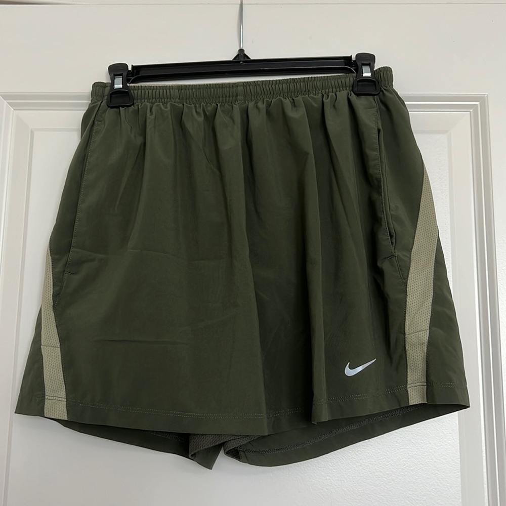Nike running shorts 5in